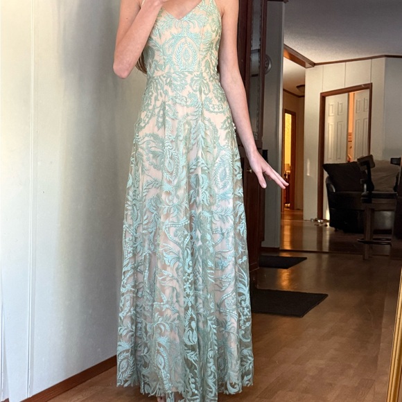 Speechless Cream and Green Lace Maxi Dress - Picture 1 of 9